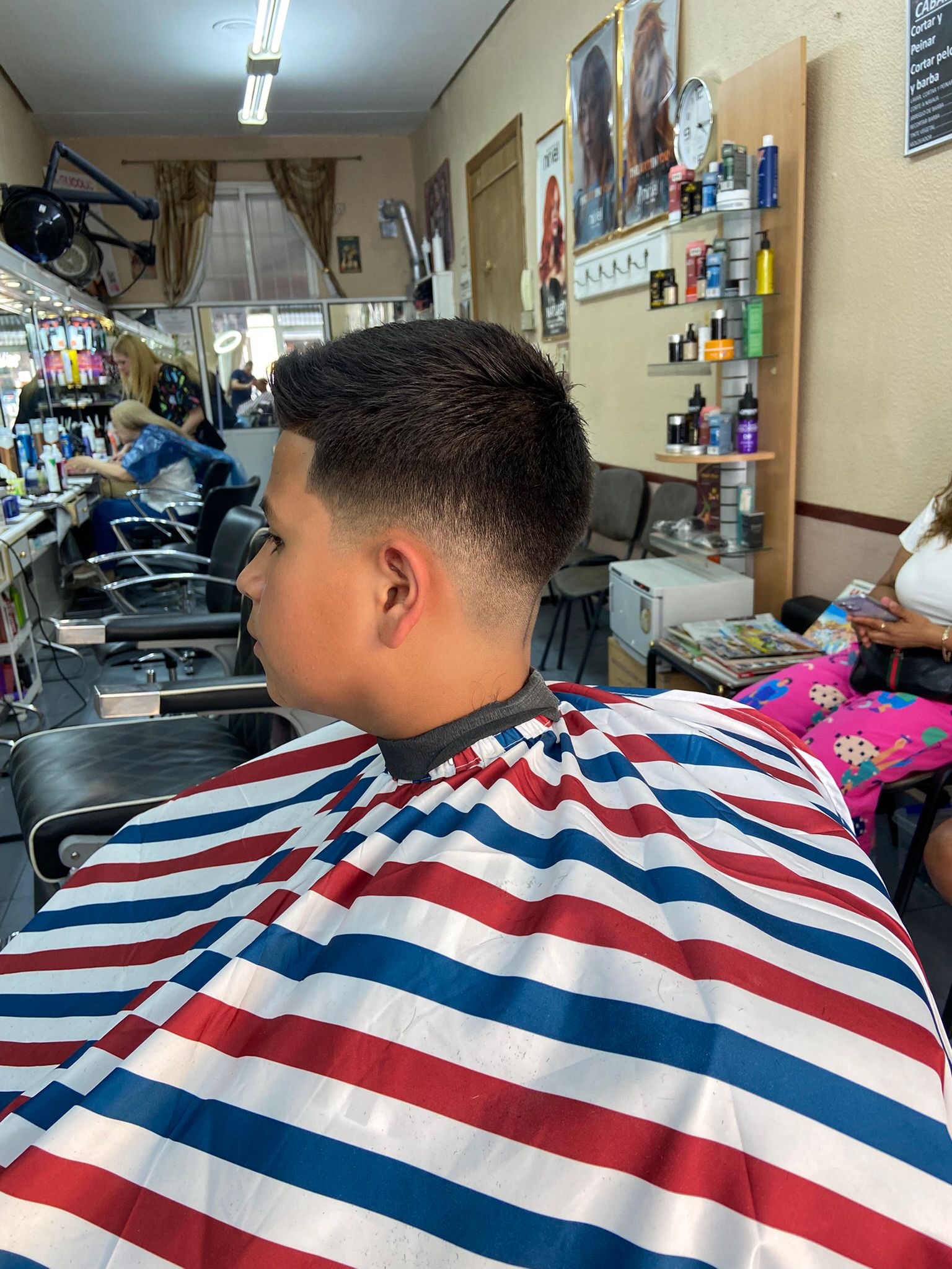 Corte clásico con raya al lado
