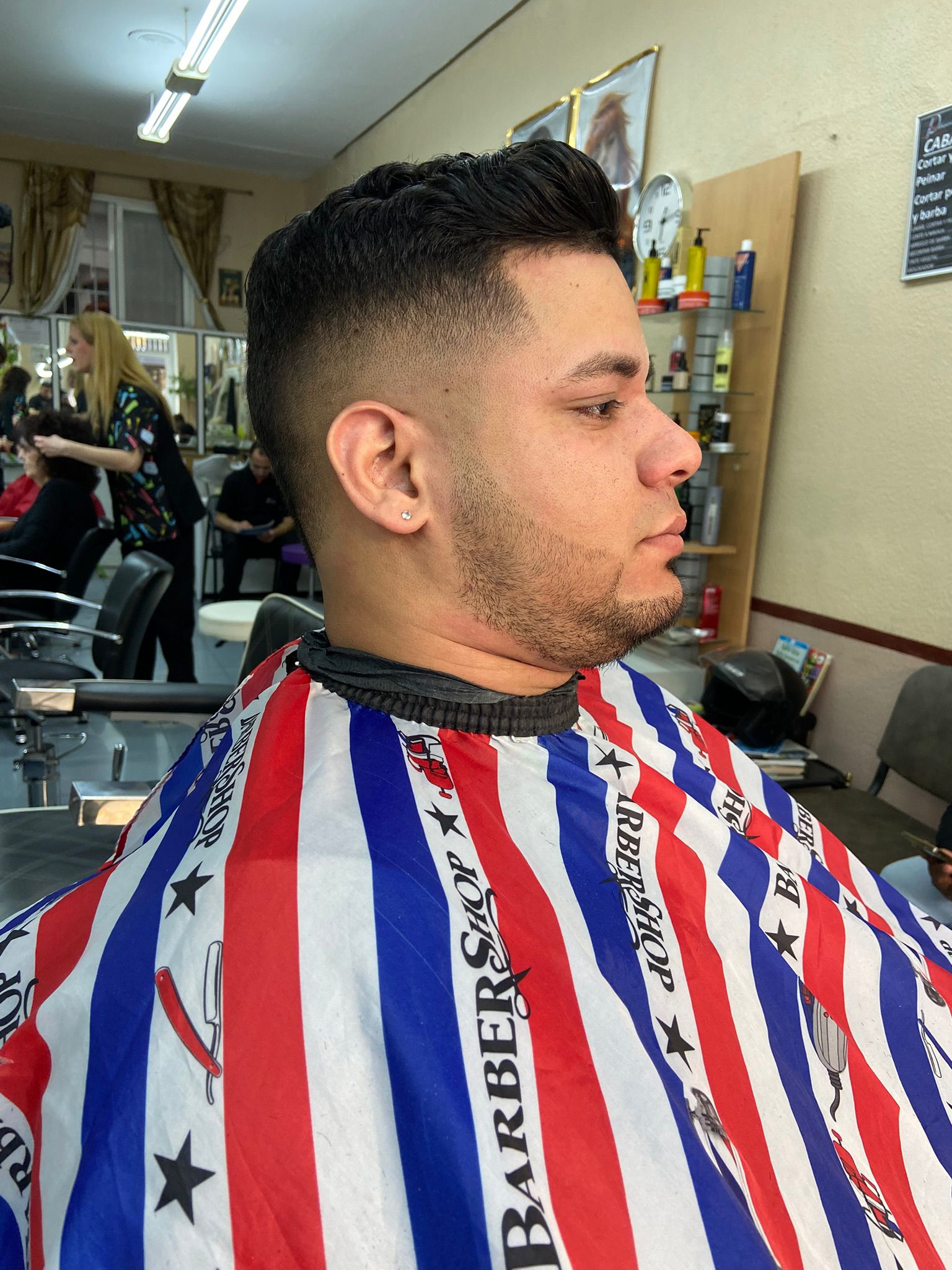 Fade con contorno de barba